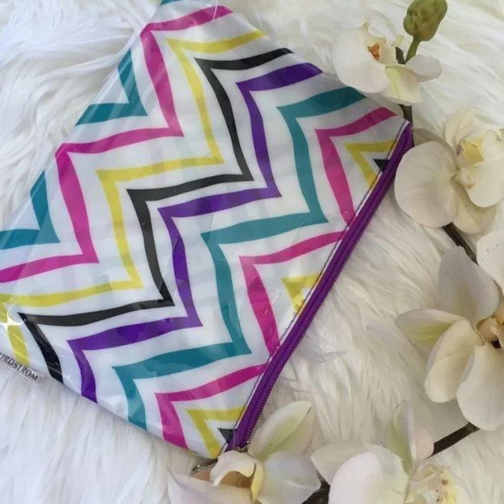 NWOT Zig Zag Pattern Multi Color Plastic Pouch Cosmetics Pencil Travel Case